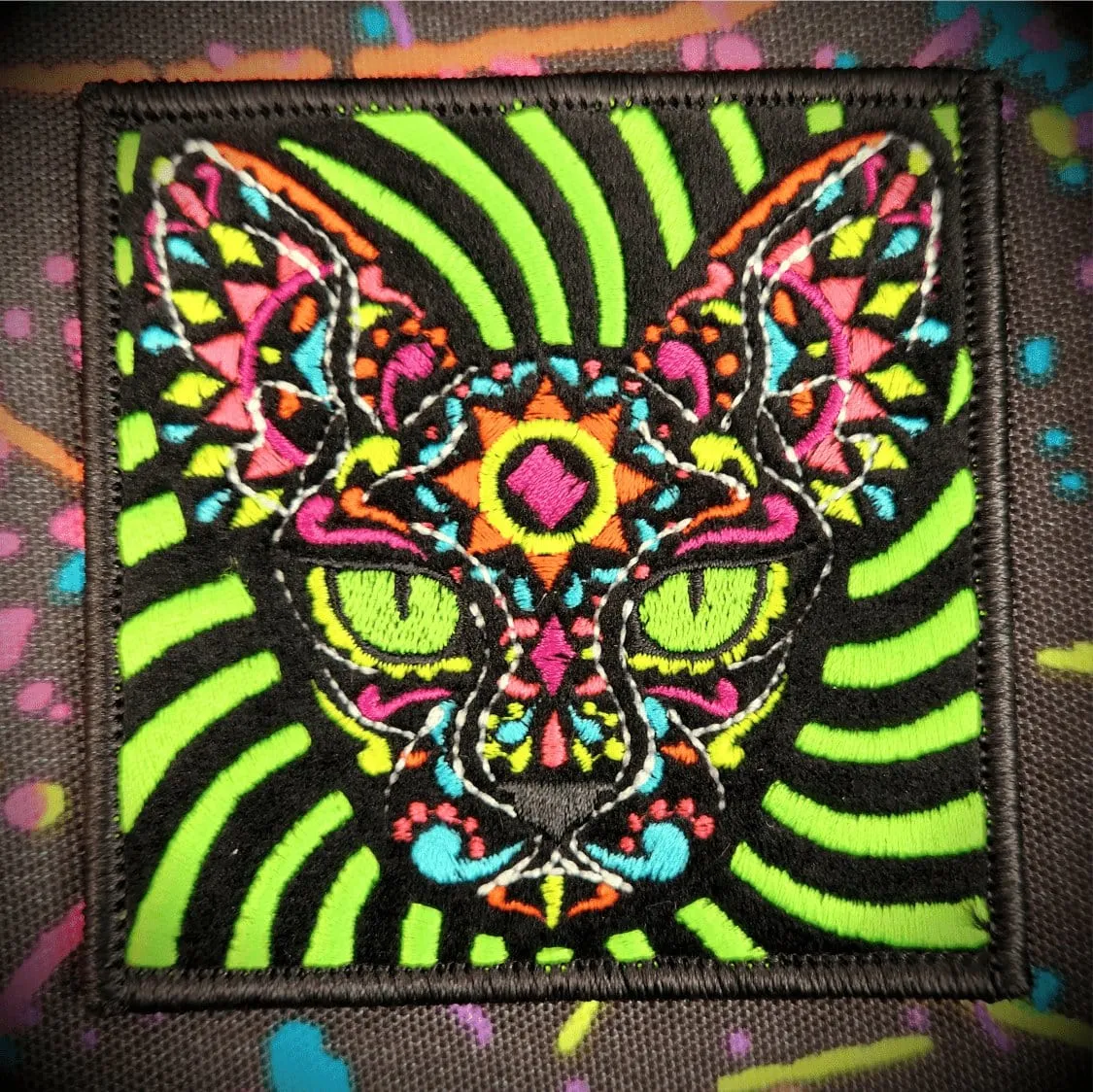 Blacklight Cat Velvet Patch - Amp Up Your Wardrobe with an Trippy, Eye-Catching Fluorescent Thread Magic