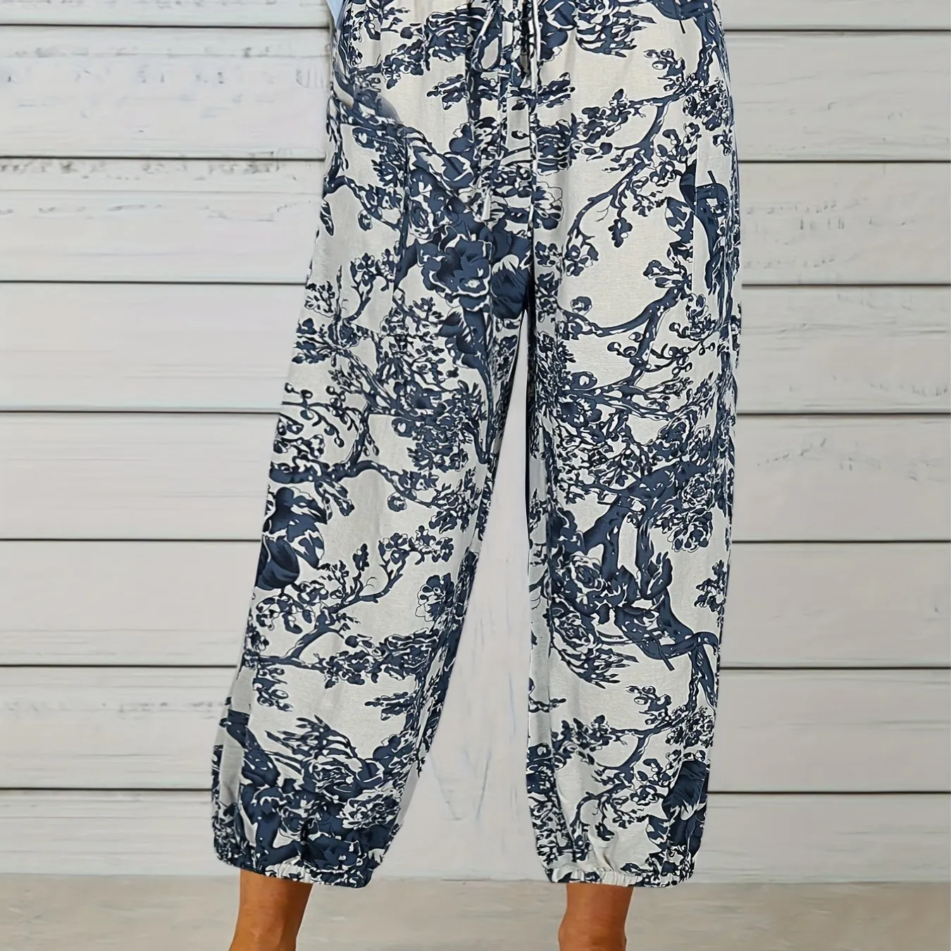 Plus Size Floral Print Carrot Pants - Effortless Style with Comfortable Stretch