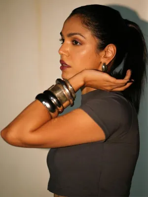 Shriya Pilgaonkar In Chunky Hammer Bracelet